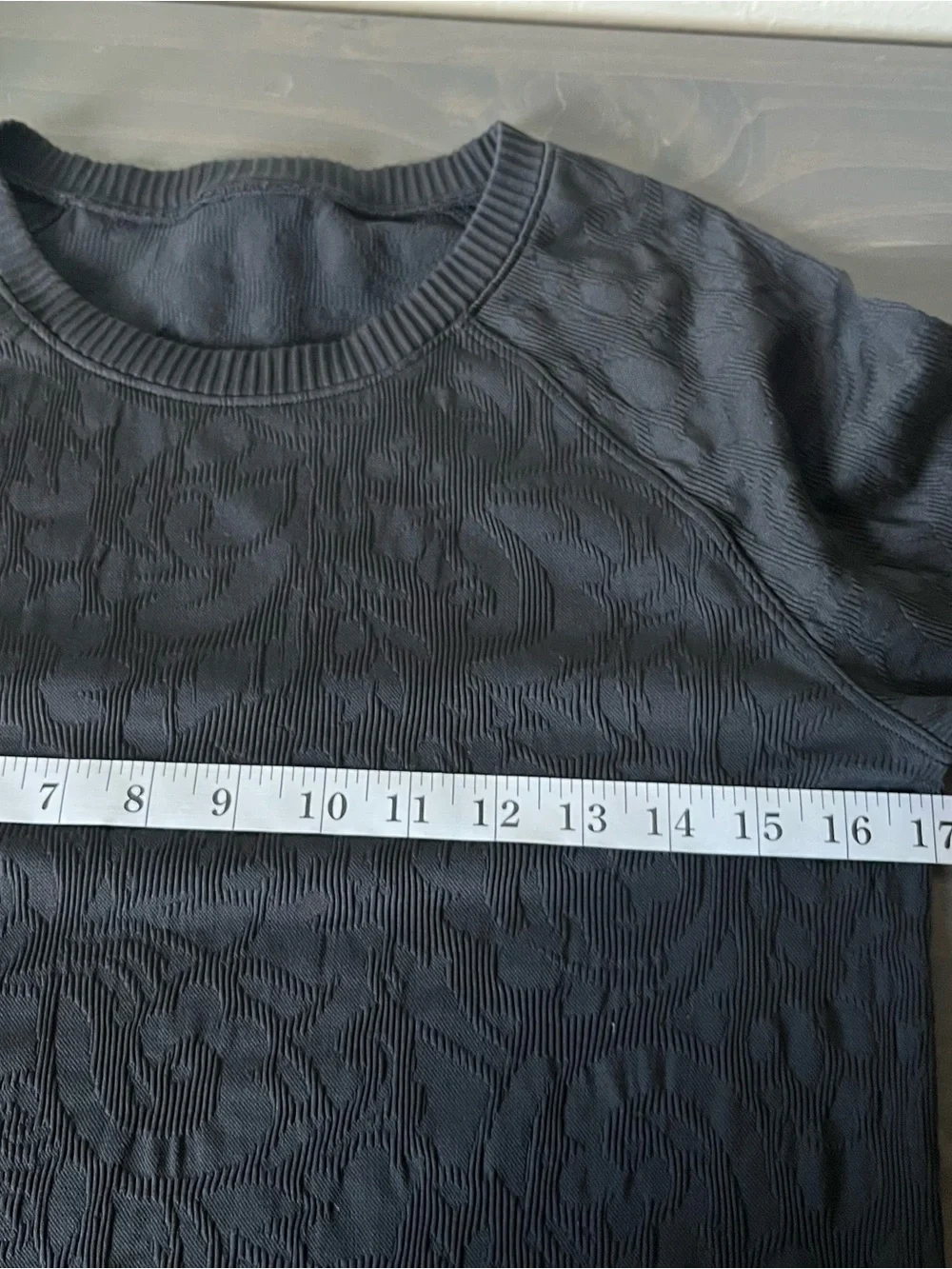 Lululemon Rest Less Pullover Top Textured Black Size 10 Stretch Thumbholes